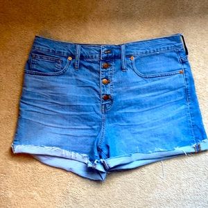 Madewell button front denim shorts, size 31